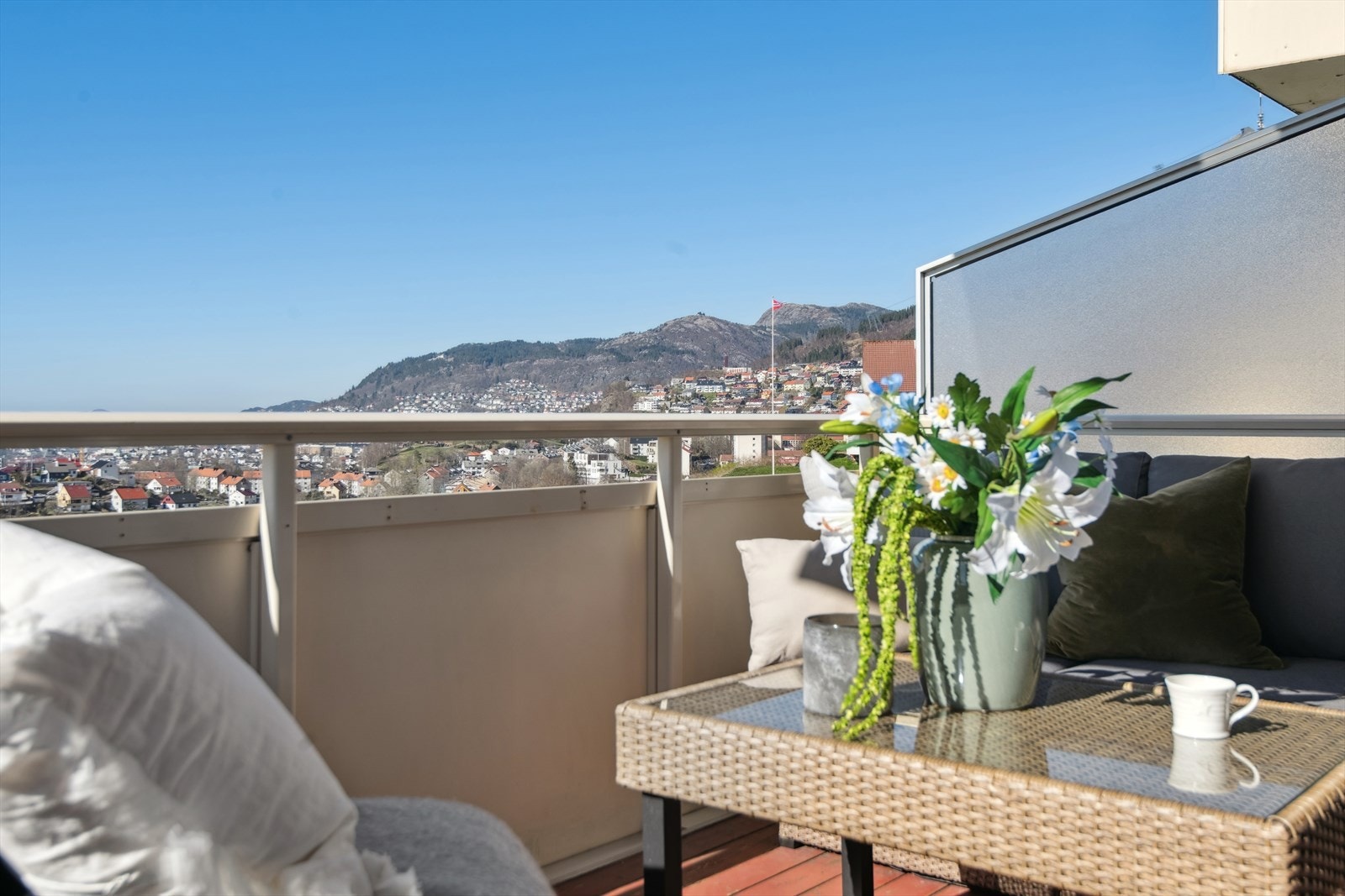 Herlig balkong med gode solforhold Galleribilde