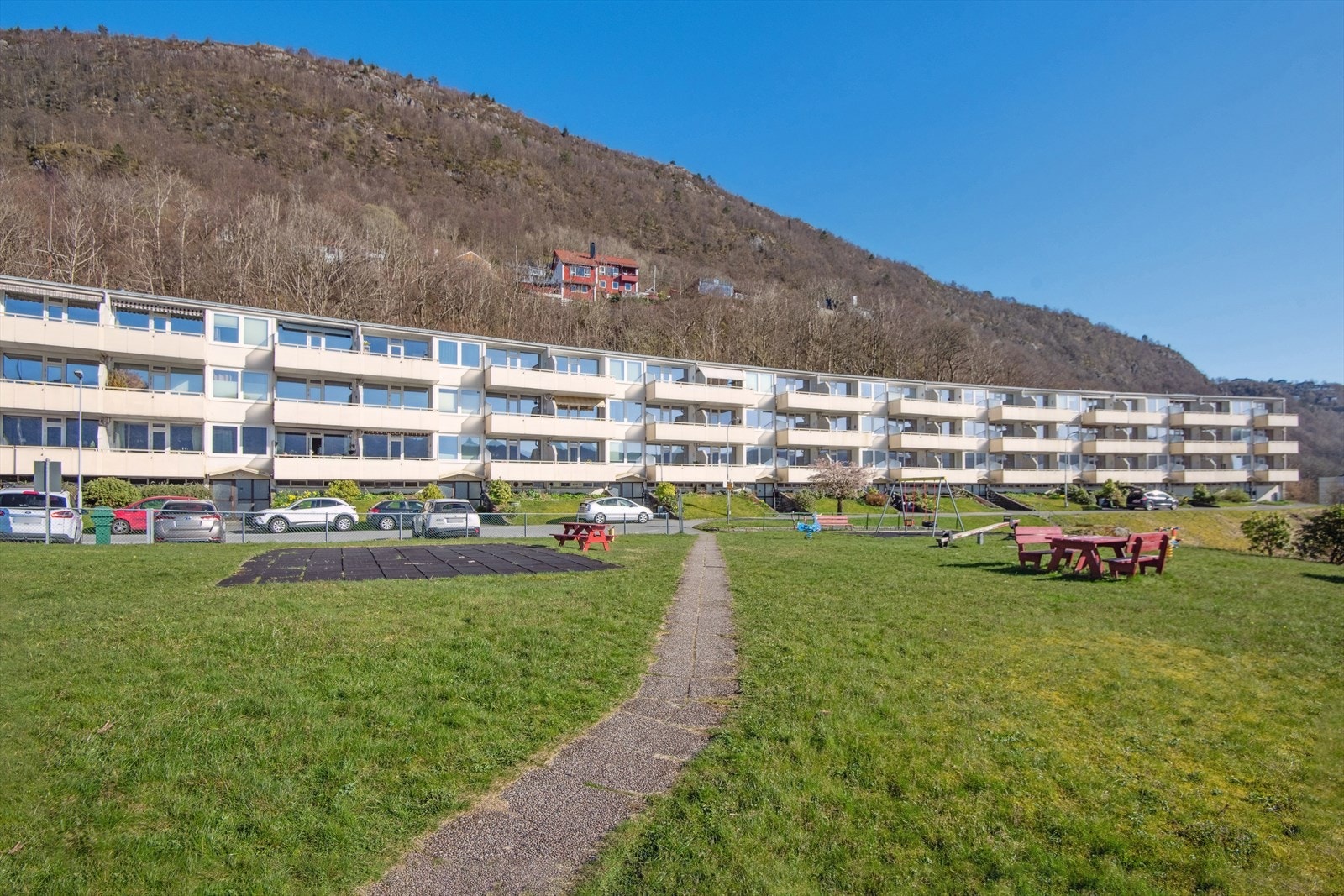 Leiligheten har en attraktiv beliggenhet i et veletablert og populært borettslag på Landås Galleribilde