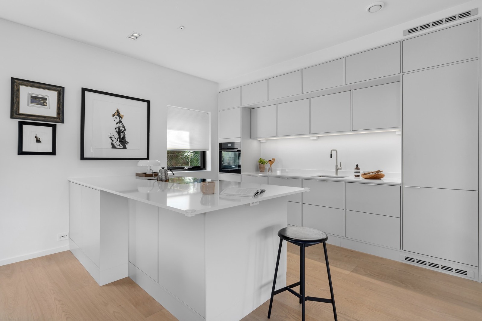 Elegant og stilrent kjøkken fra Strai. Galleribilde