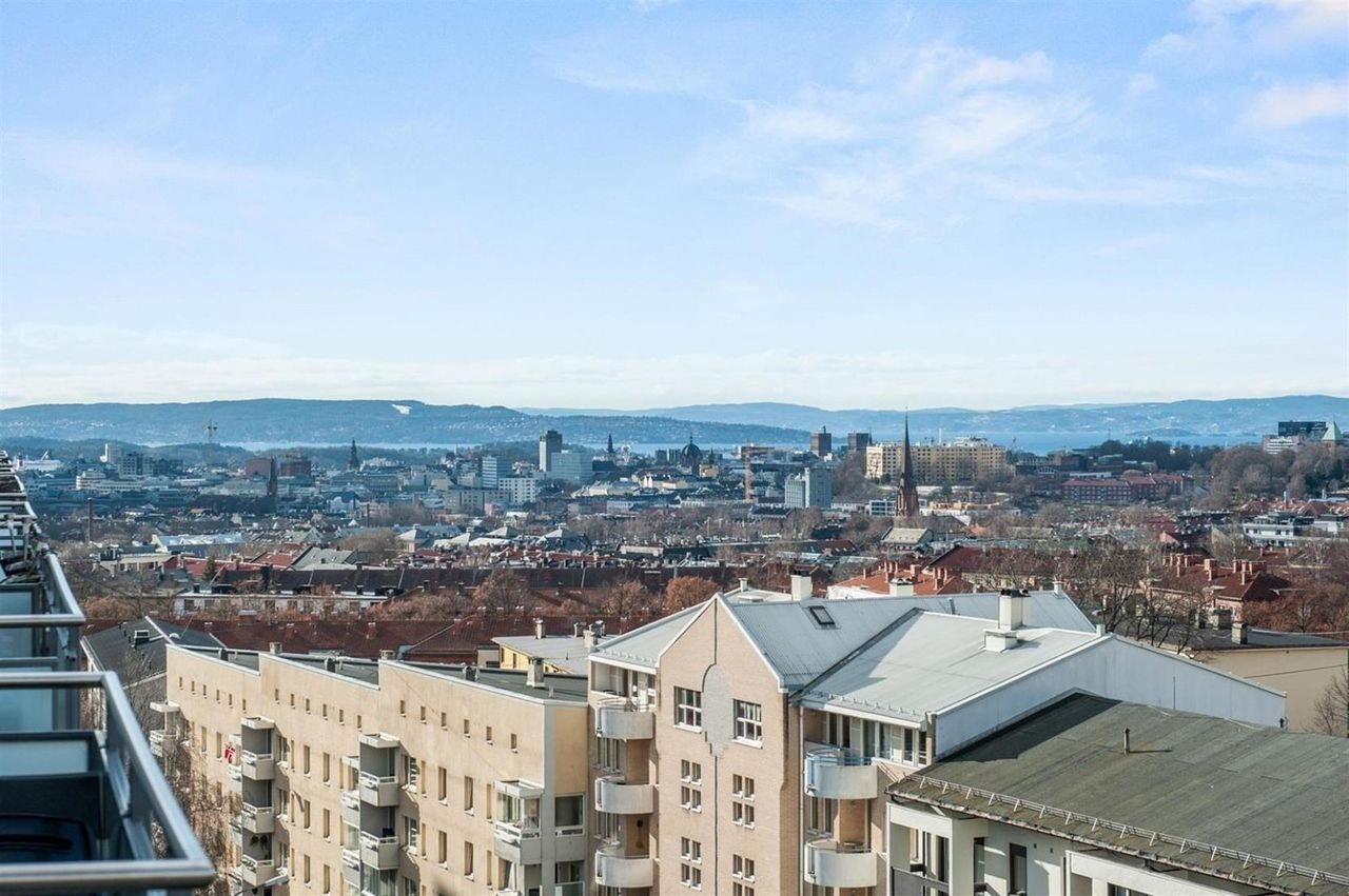 Panoramautsikt over Oslos tak og helt ned til Oslofjorden! Galleribilde