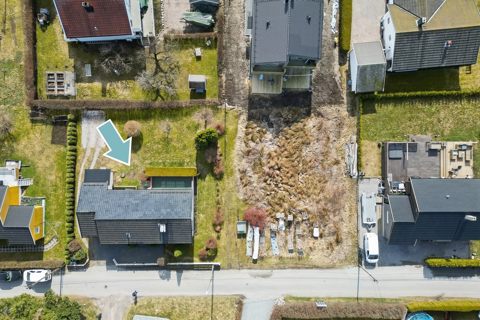 Naboeiendommen er også til salgs, se link i annonse Galleribilde
