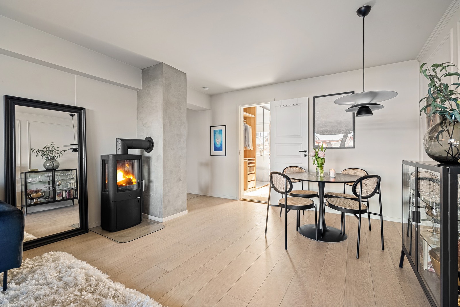 Leiligheten som presenteres er meget innbydende og betydelig oppusset de siste årene. Galleribilde