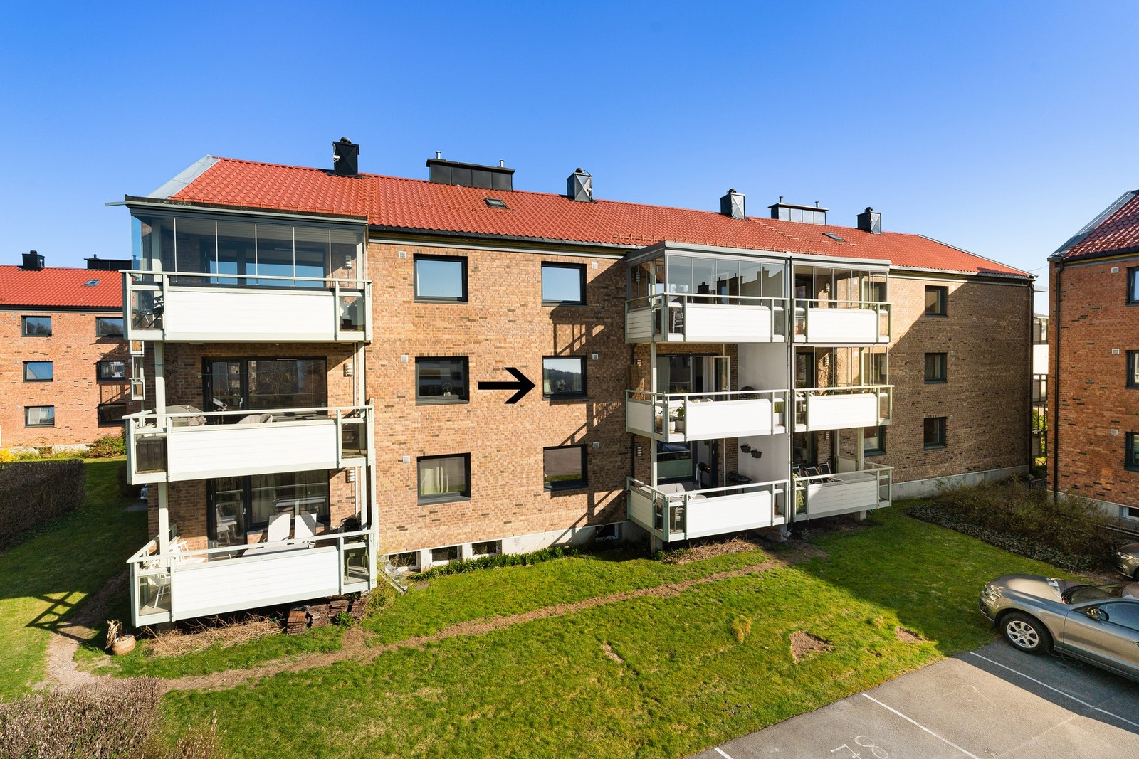 Leiligheten ligger fint til i 2.etasje med flott utsikt ut over borettslagets grøntområde. Galleribilde