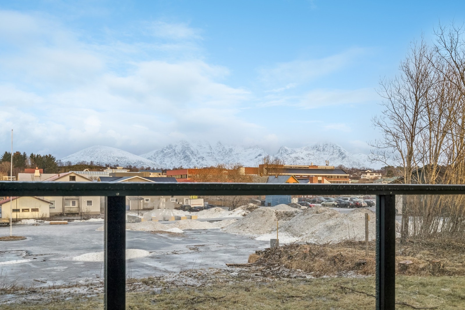 Flott utsikt og umiddelbar nærhet til sentrum og Storgata. Galleribilde