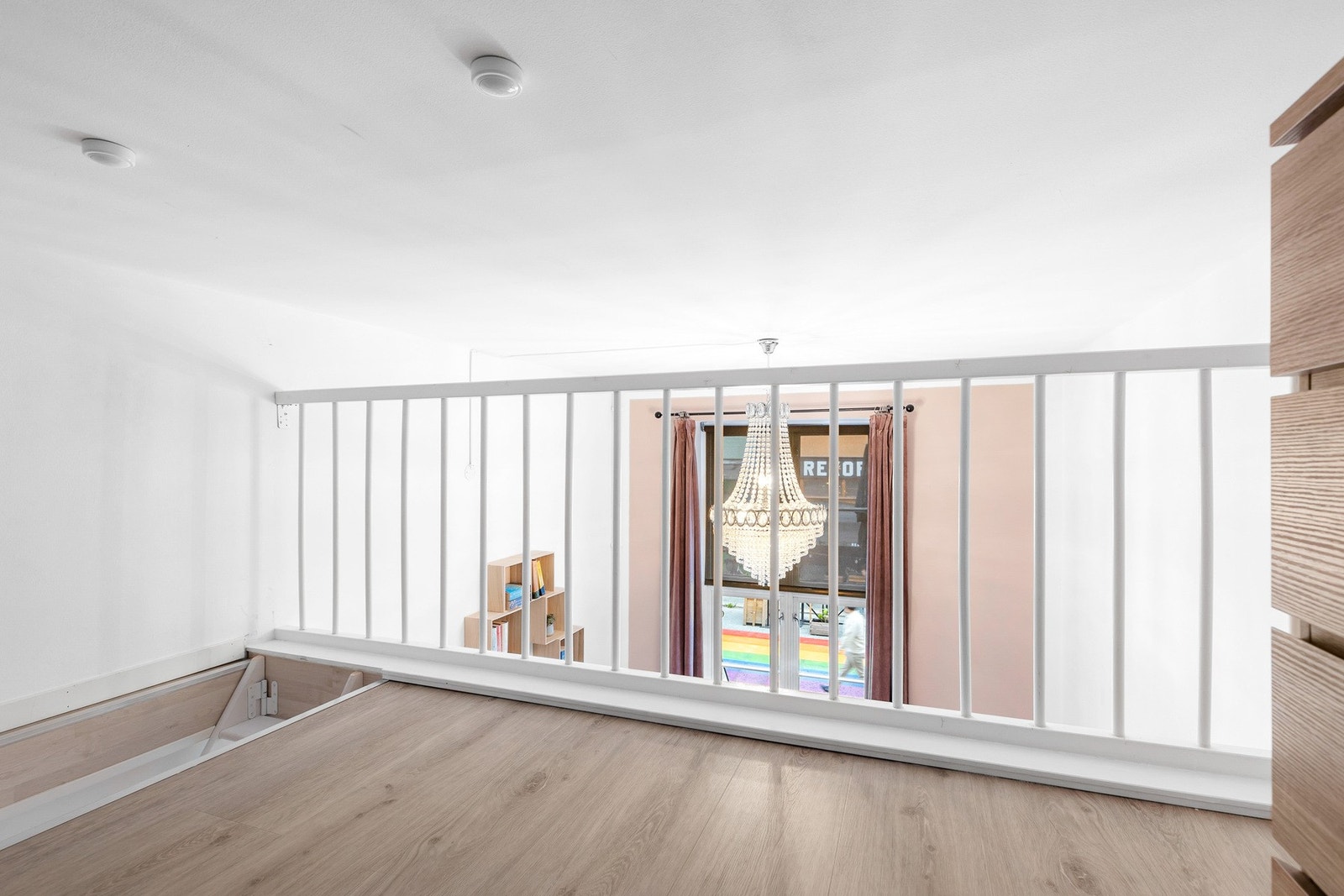 Hemsens gulvareal er oppmålt til ca. 10 kvm Galleribilde