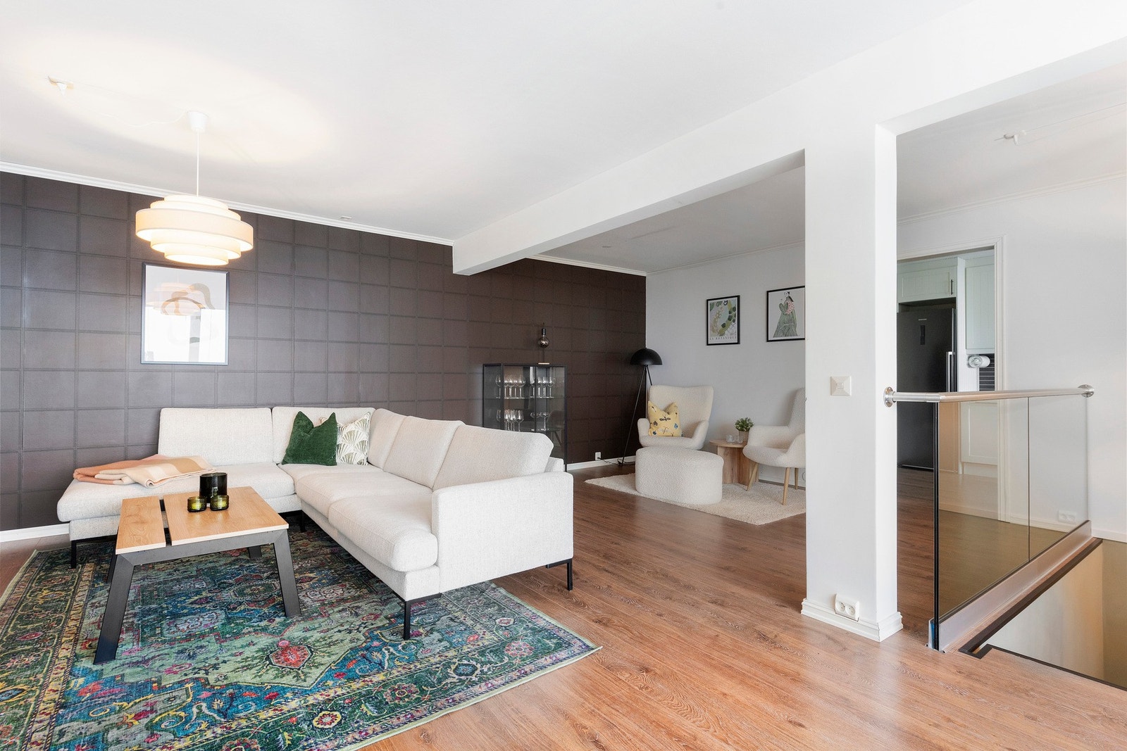 Stuen er tidsriktig, og enkel å møblere. Galleribilde