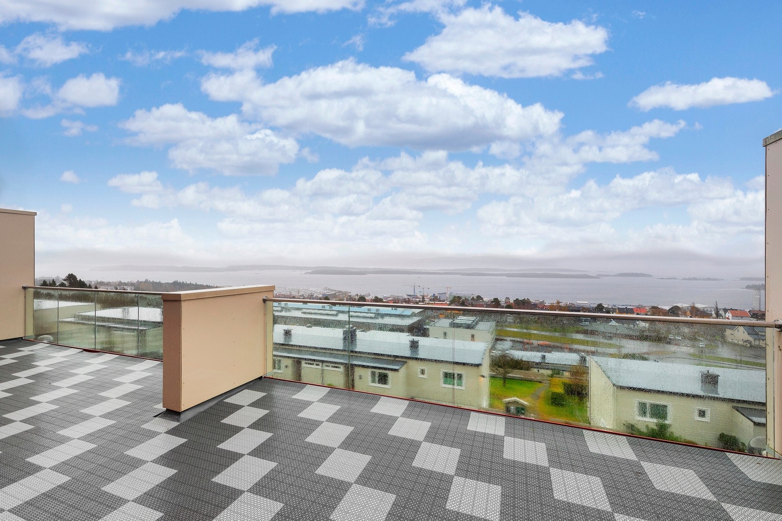 Herfra er det fantastisk utsikt over fjord og Moldepanoramaet. Galleribilde