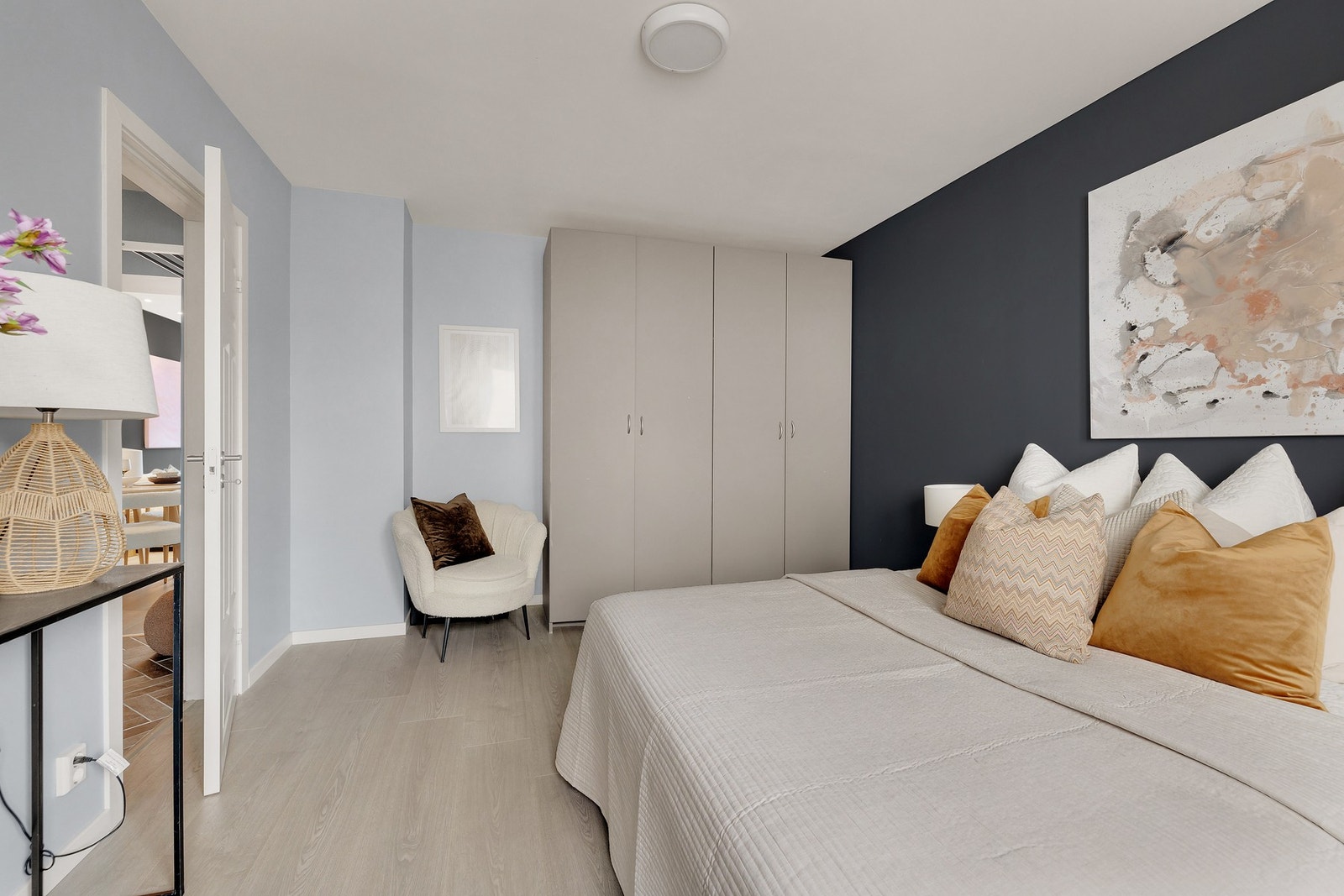 Garderobeskapet på hovedsoverommet medfølger. Galleribilde