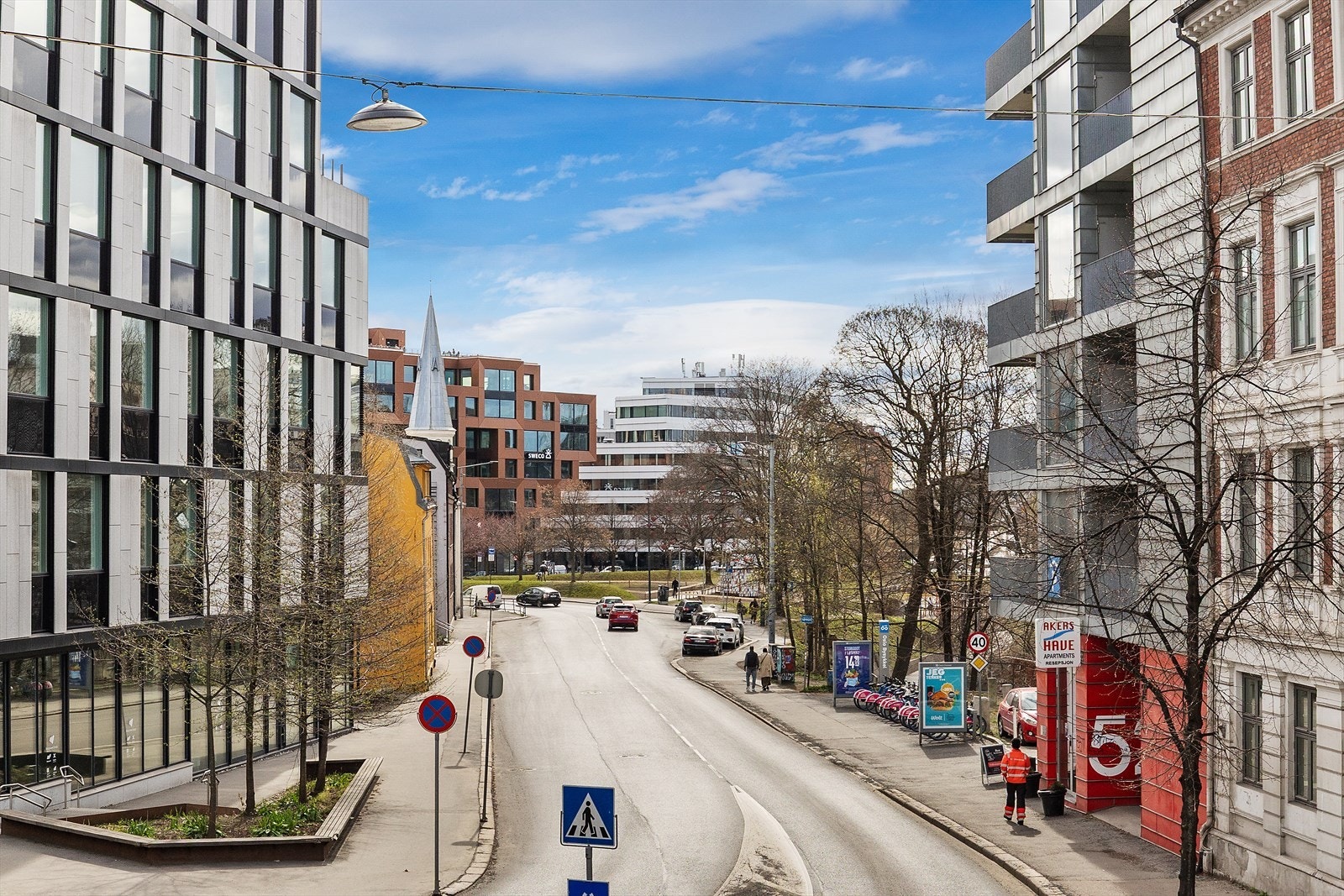 Her bor du svært sentralt med umiddelbar nærhet til "alt" byen har å tilby! Galleribilde