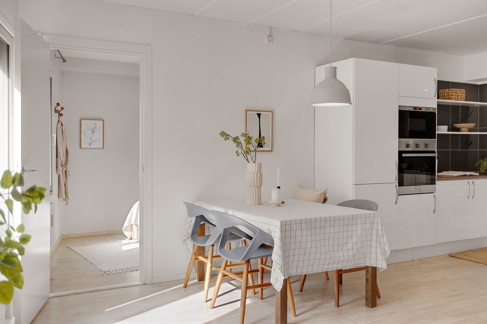 Her kan det dekkes til et hyggelig måltid med familie og venner. Galleribilde