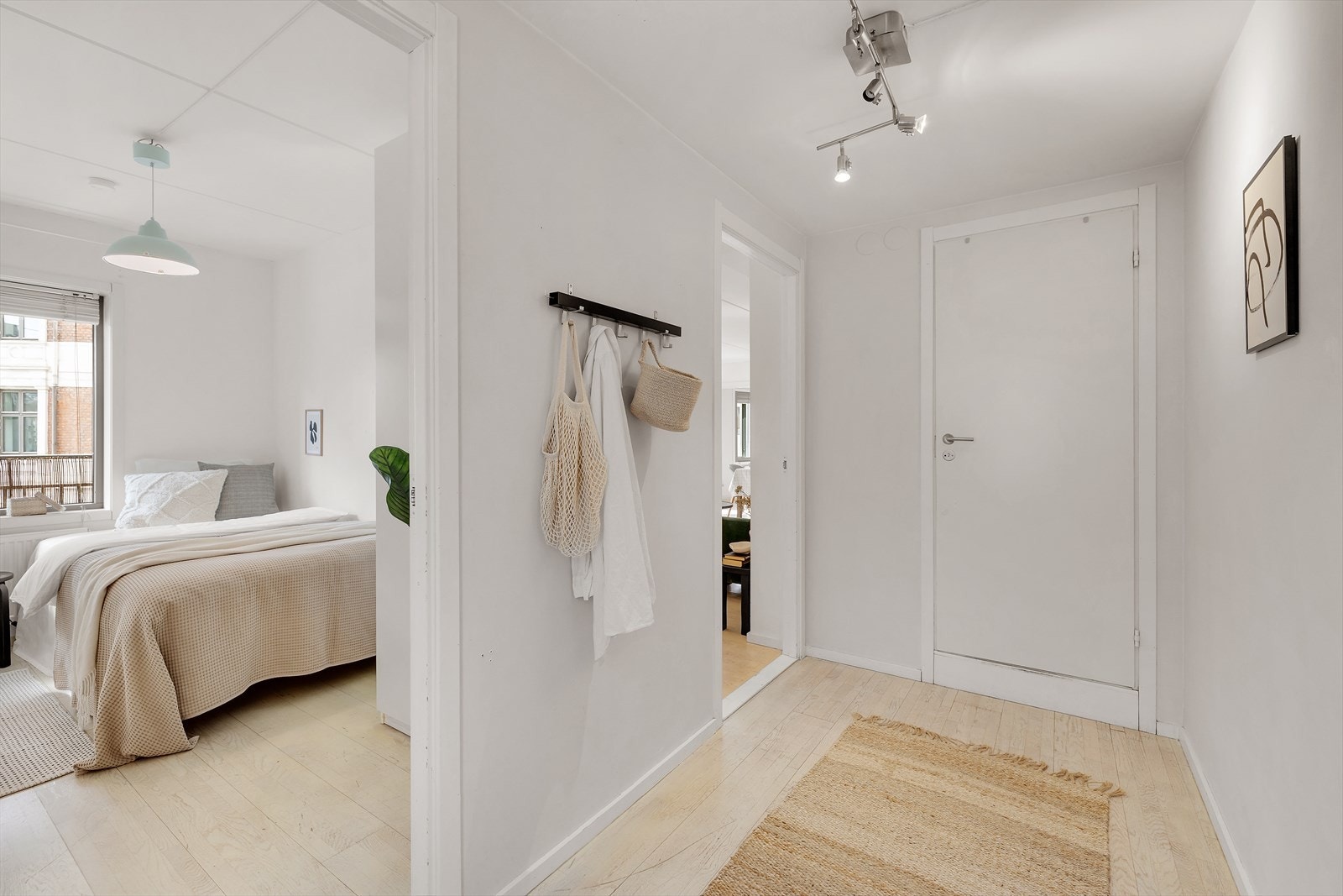 Gangen er åpen og lys med plass til å innrede etter eget ønske og behov. Galleribilde