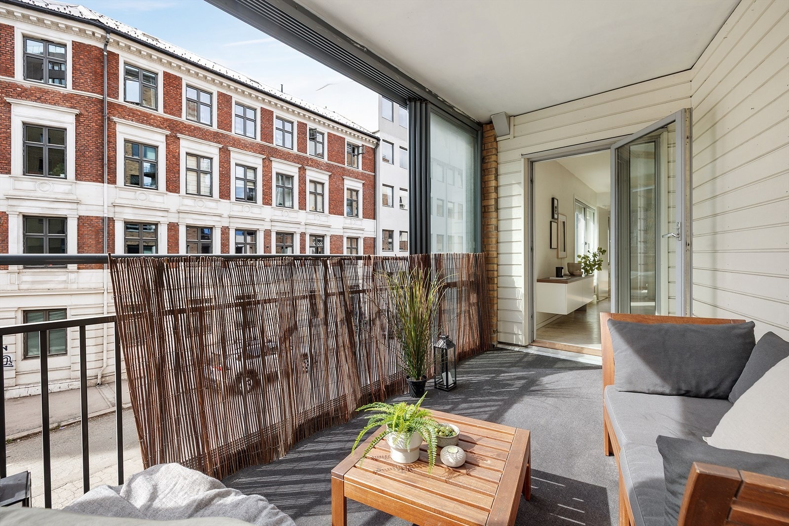 Balkongen oppleves som usjenert med flotte solforhold. Galleribilde