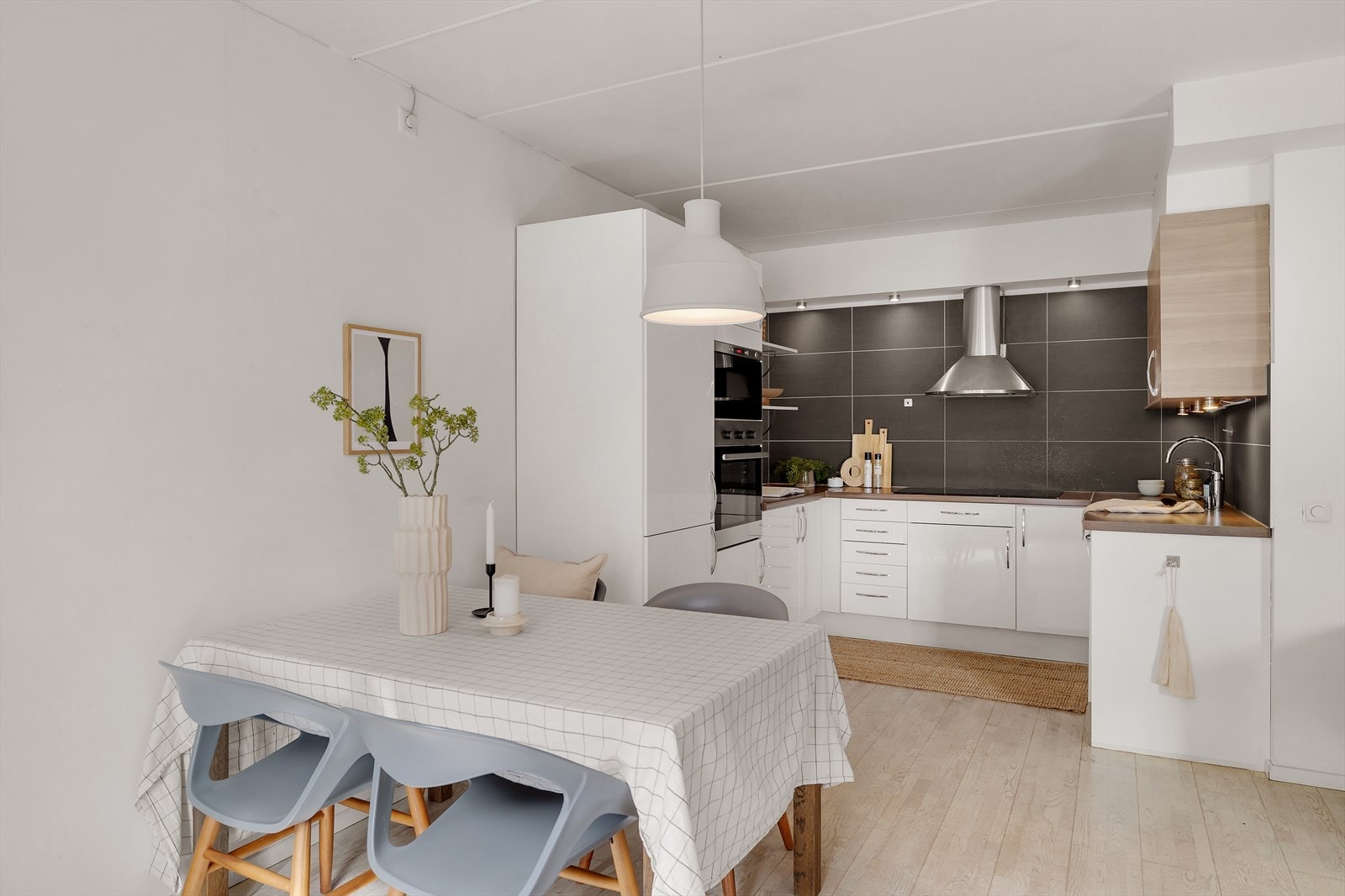 I tilknytning til kjøkkenet er det plass til å innrede med en romslig spisegruppe. Galleribilde