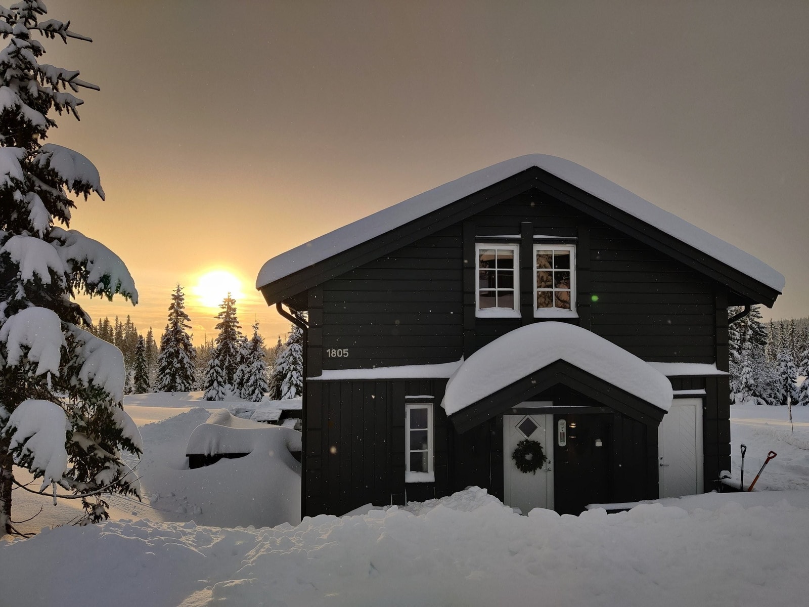 Fasade vinter Galleribilde