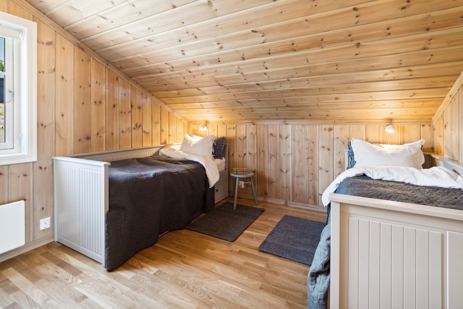 Soverom 2, god plass til dagsenger, her kan en hel familie være på besøk. Galleribilde