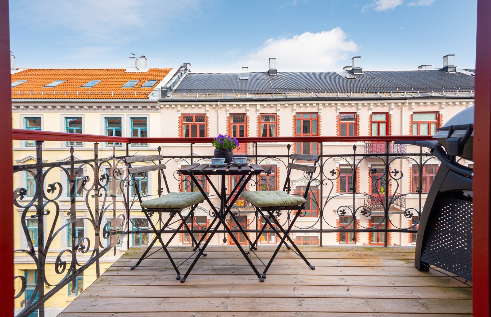 Leiligheten har to flotte balkonger; en med morgen- og formiddagssol og en med ettermiddags- og kveldssol Galleribilde