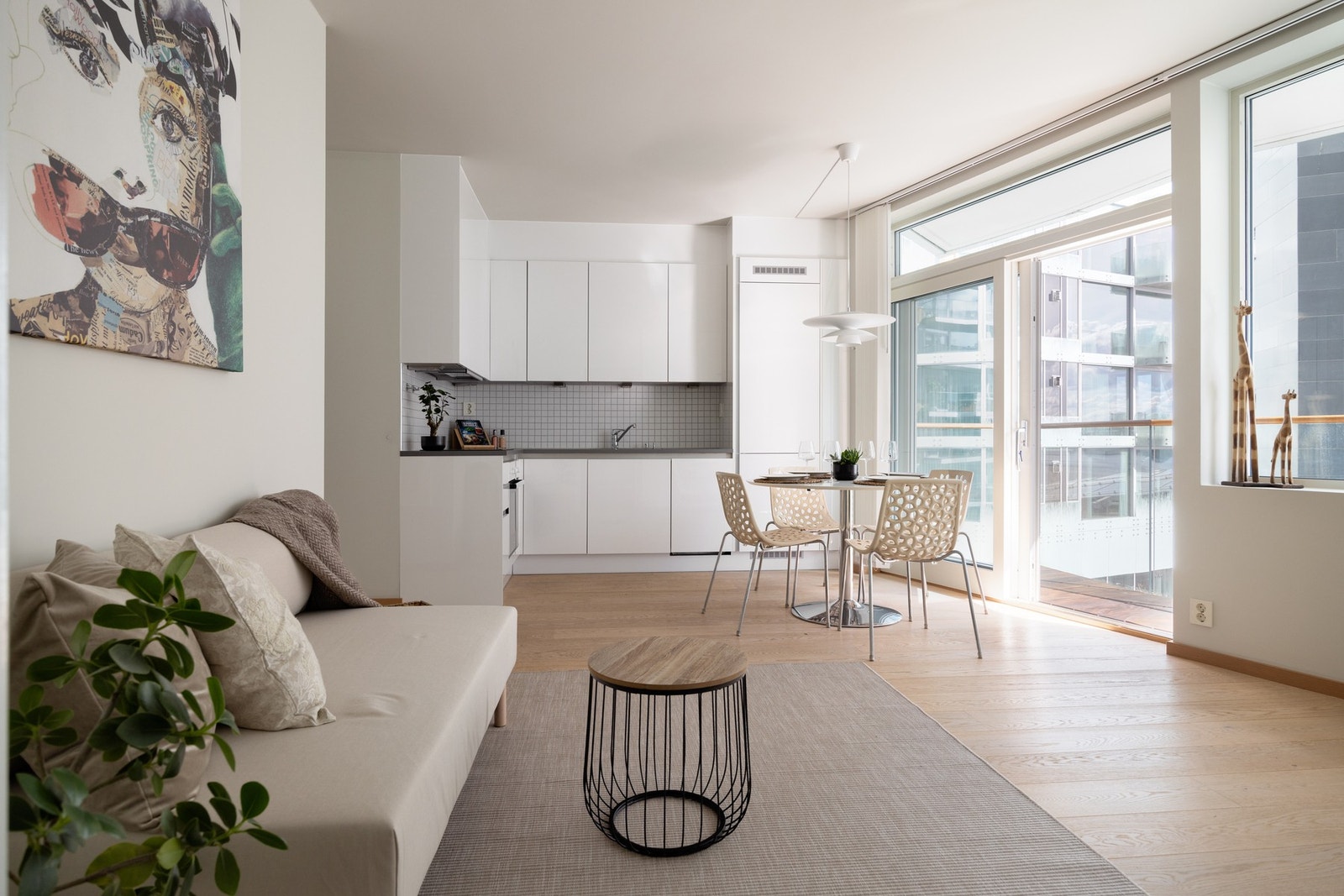 Velkommen inn i denne herlige og unike 2-roms leiligheten i Kavringen brygge 1. Galleribilde