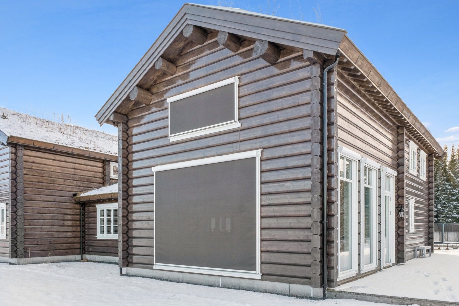 Det er montert solscreens på vinduer der det er behov Galleribilde
