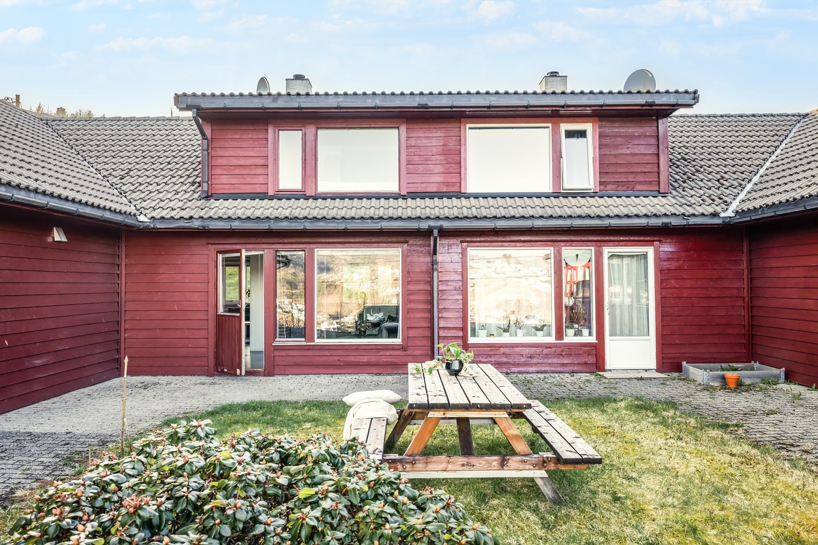 - Et lite sameie bestående av fire leiligheter - Galleribilde