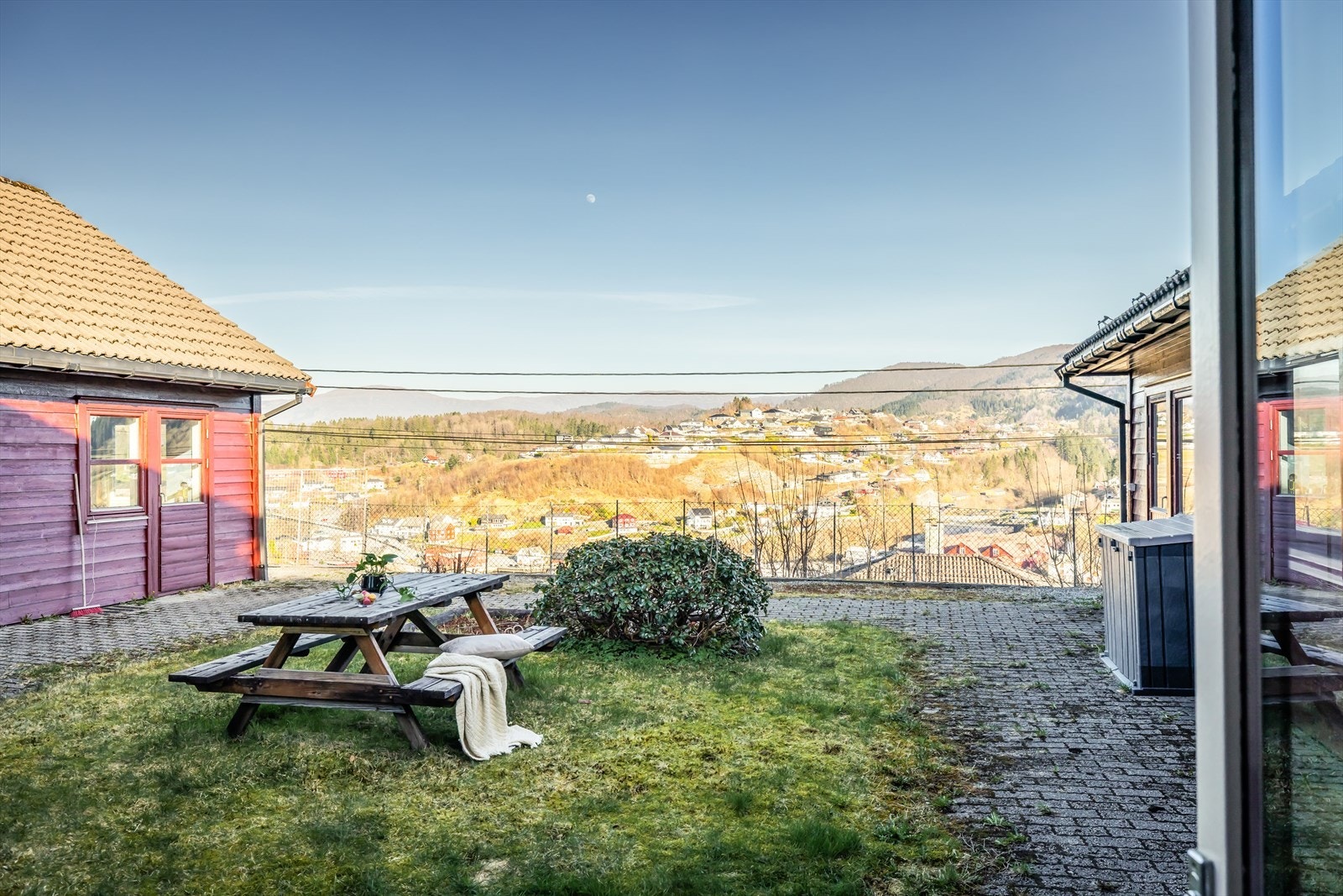 - Trivelig felles uteområde med herlig utsikt - Galleribilde
