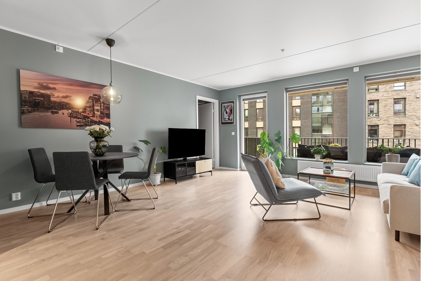 Plass til spisestue og salong Galleribilde