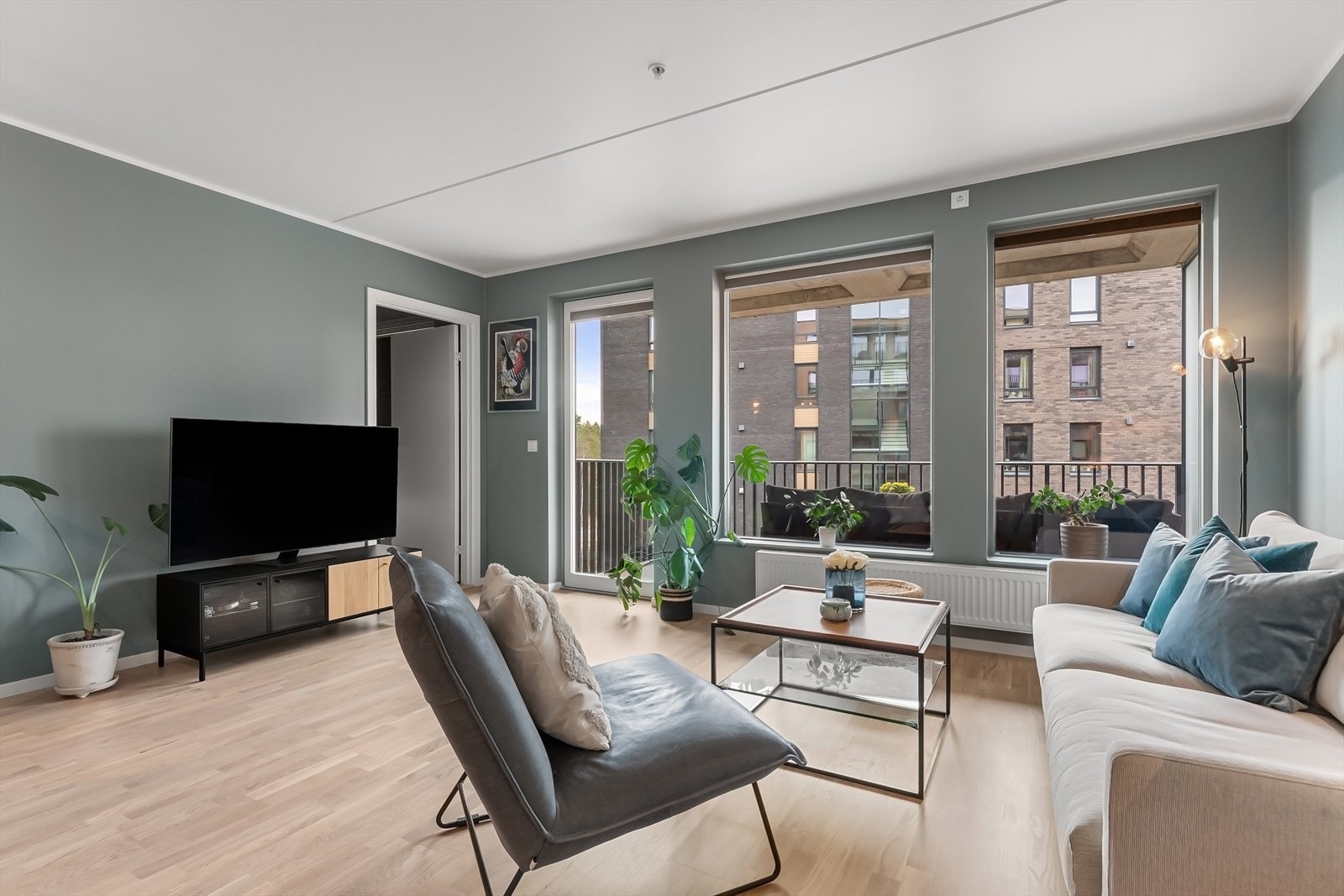 Stue med utgang til overbygget balkong Galleribilde