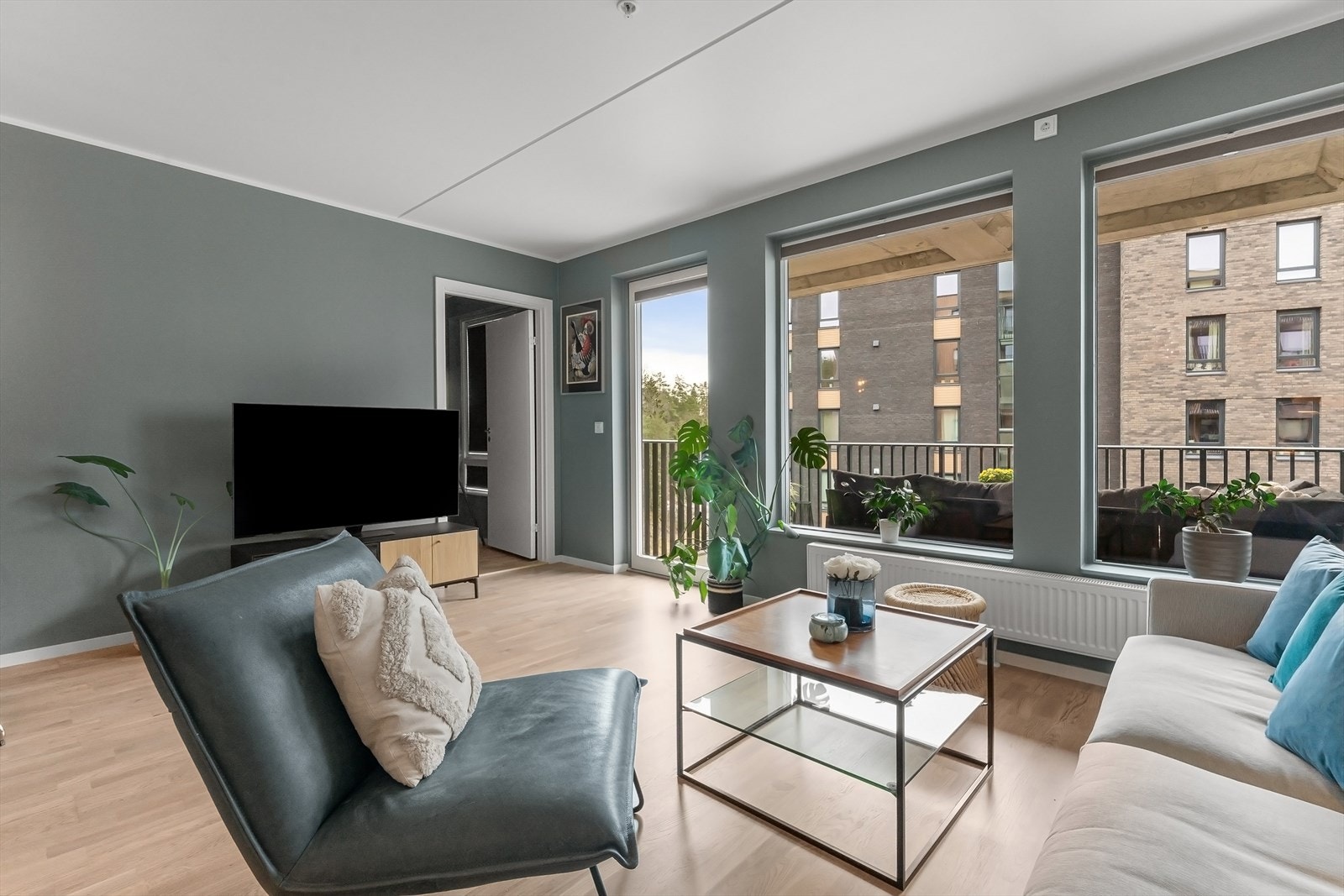 Legg merke til de store vinudsoverflatene Galleribilde