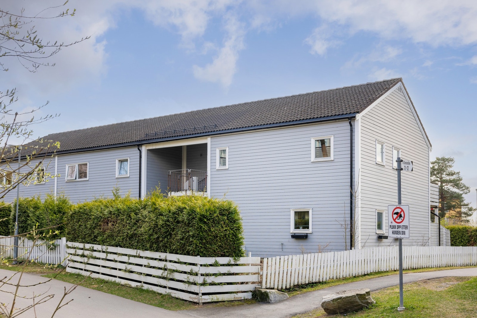 Dette er en 3-roms andelsleilighet beliggende i småhusbebyggelse. Galleribilde