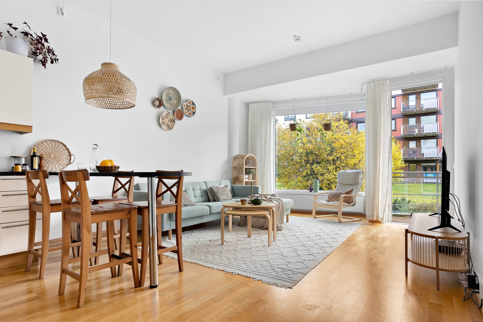 Velkommen til denne lyse attraktive 3-roms leiligheten på populære Lade. Galleribilde