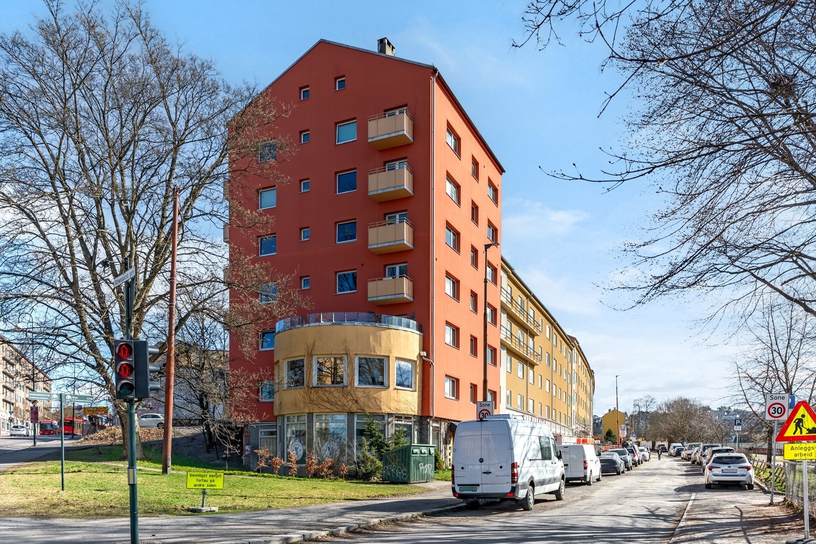 Du finner gode parkeringsmuligheter i gatene rett utenfor Galleribilde