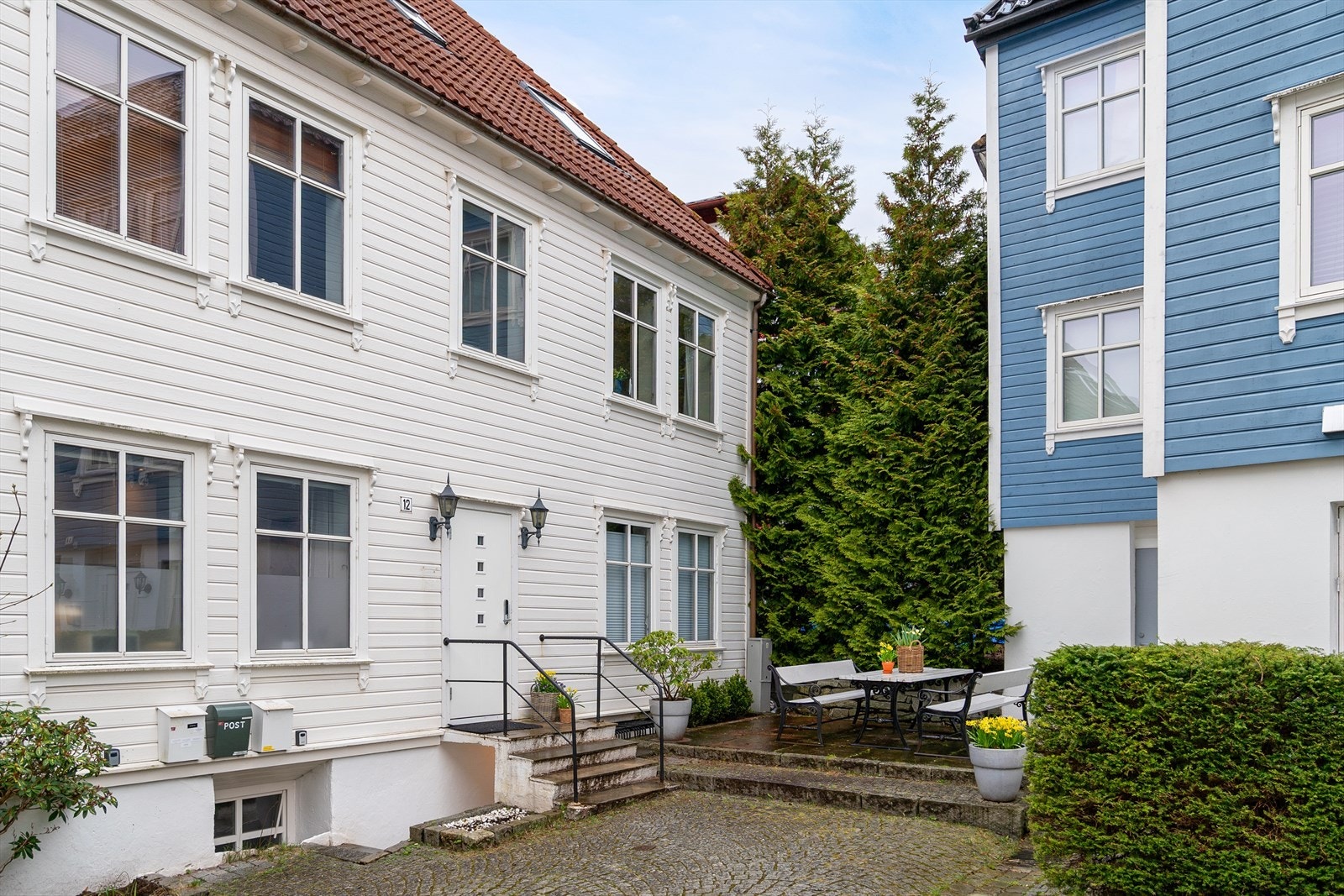 Det ærverdige bygget fra slutten av 1800-tallet har pene klassiske detaljer, samtidig modernisert flere ganger fra 2000 tallet Galleribilde