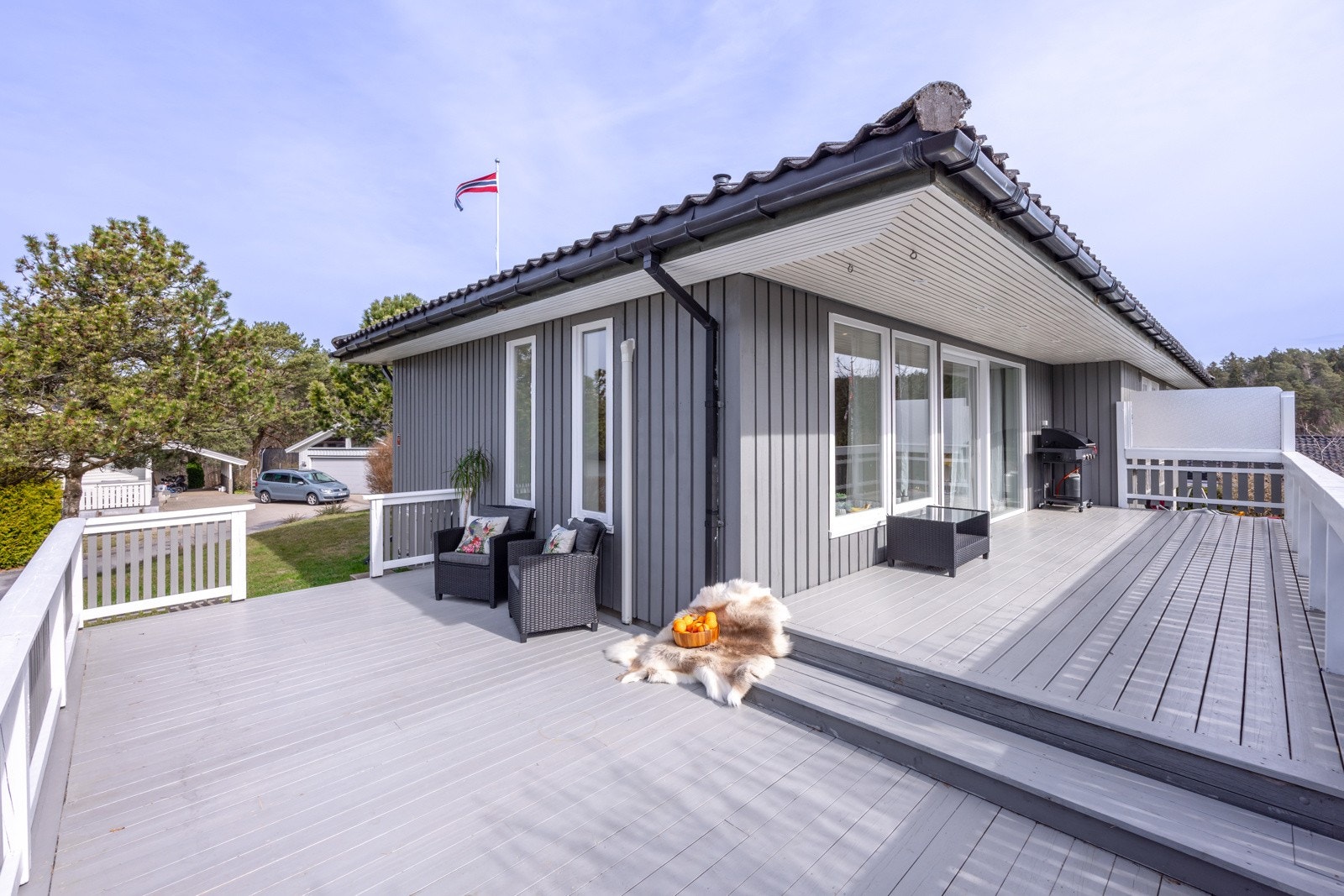 Fra solrik terrasse Galleribilde