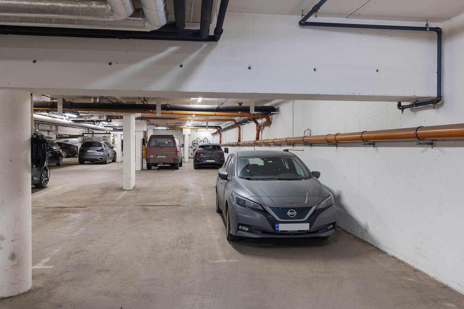 Det medfølger garasjeplass i lukket garasjeanlegg (infrastruktur for el- billader er etablert) Galleribilde