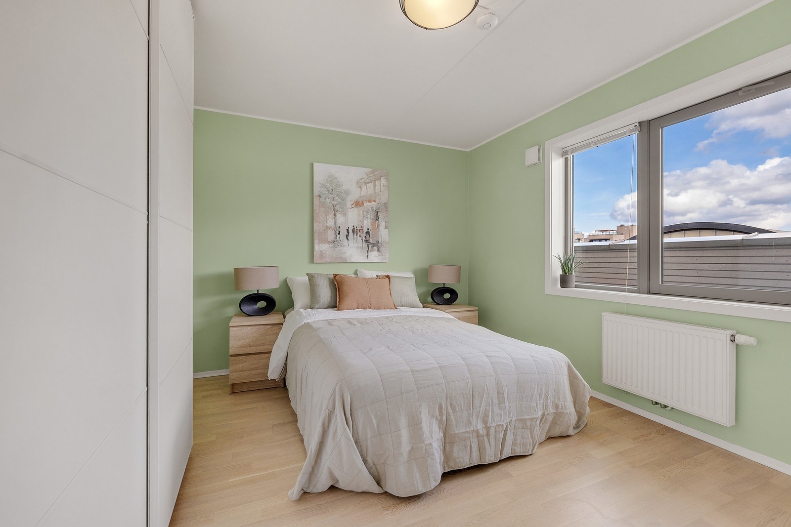 Hovedsoverommet har også store vindusflater Galleribilde