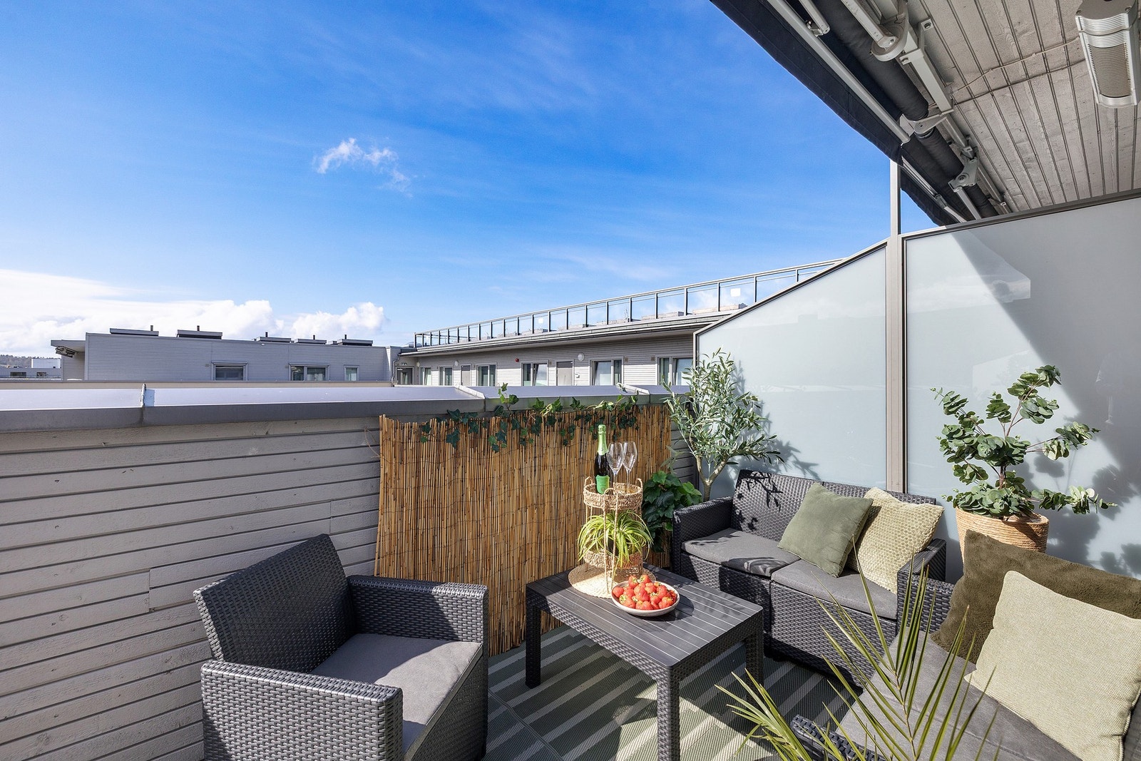 Balkongen har meget gode solforhold Galleribilde