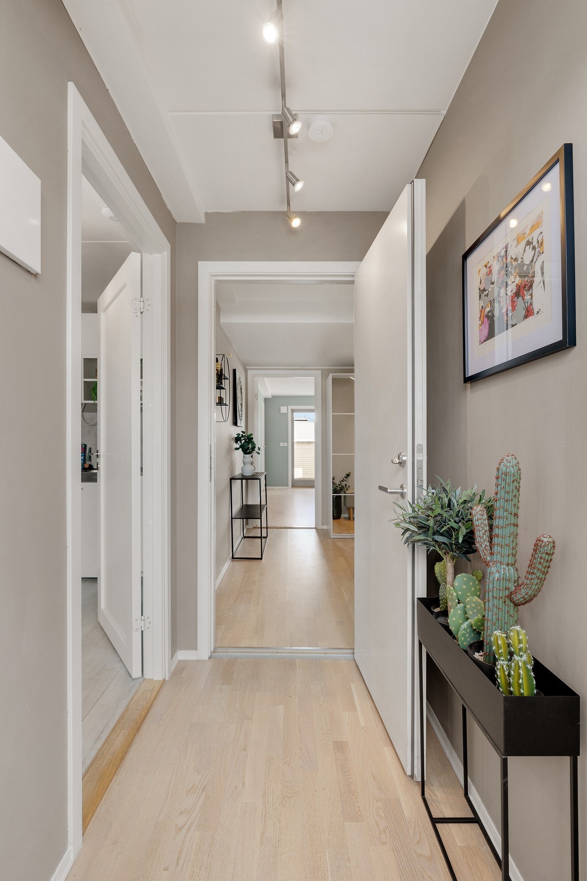 Ekstra gang, med adkomst til utleiedelen Galleribilde