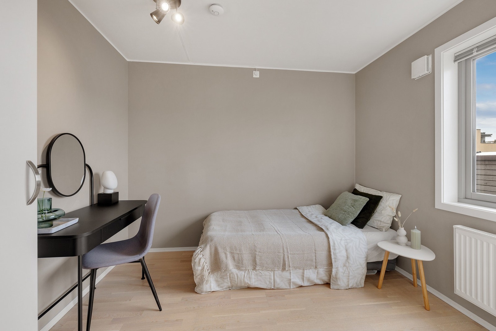 Soverom 2 er også av god størrelse og har også g Galleribilde