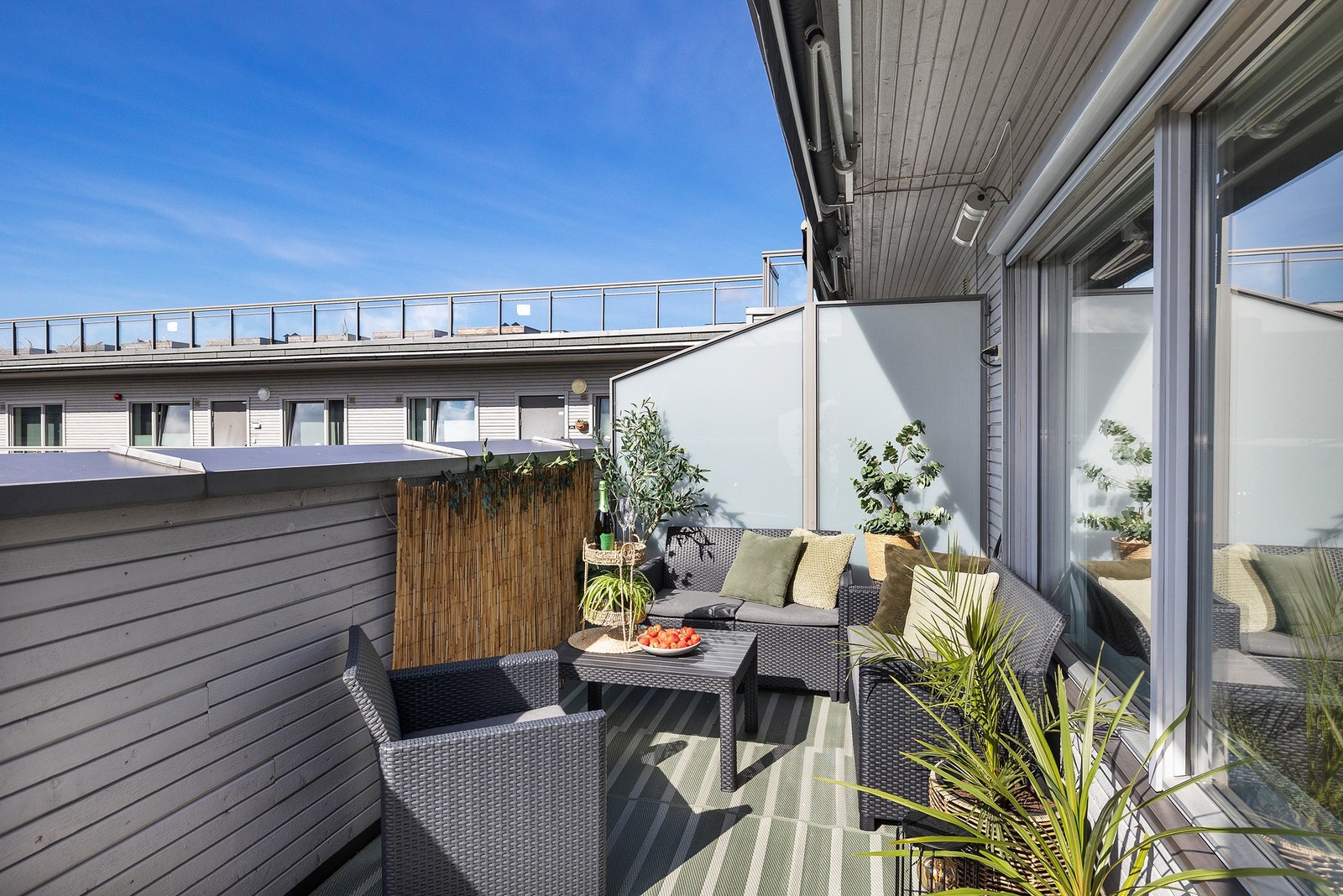 Her er det god plass til ønsket møblement, beplantning og grill Galleribilde