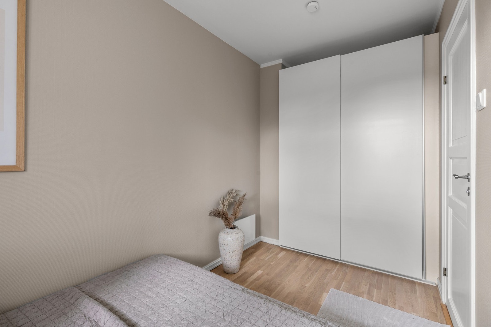 Med en smart innredning kan du enkelt tilpasse oppbevaringsløsningene etter eget behov. Galleribilde