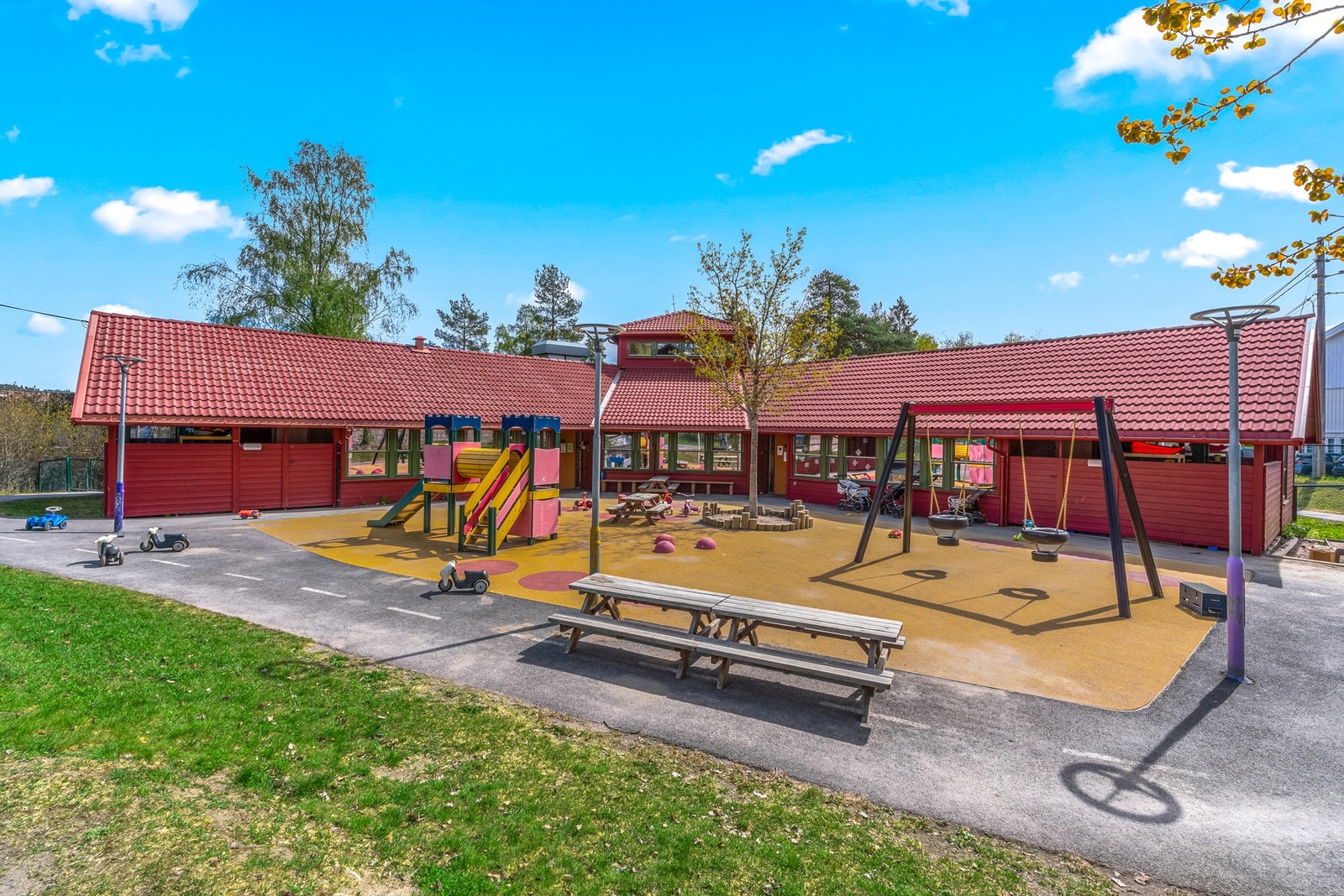 Barnehager i nærheten: Ammerudgrenda, Ammerudlia, Grorud, Ammerudkollen og Huken naturbarnehage. Galleribilde