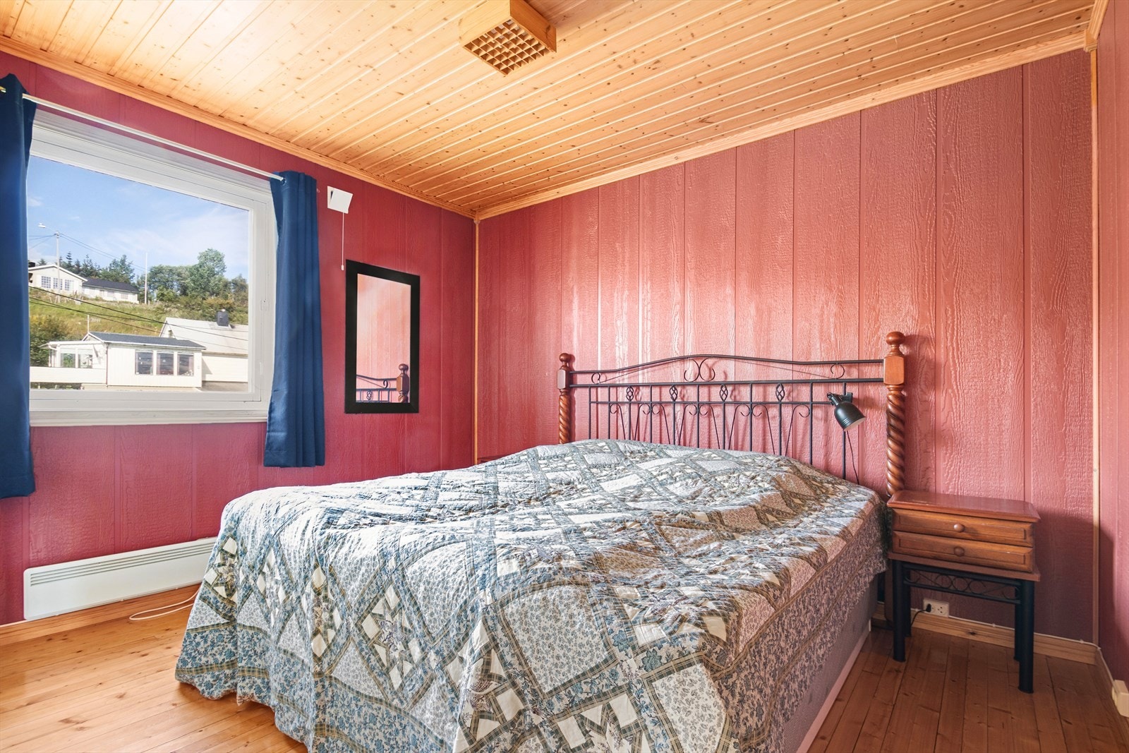 Hovedsoverommet med innebygde skap. Galleribilde