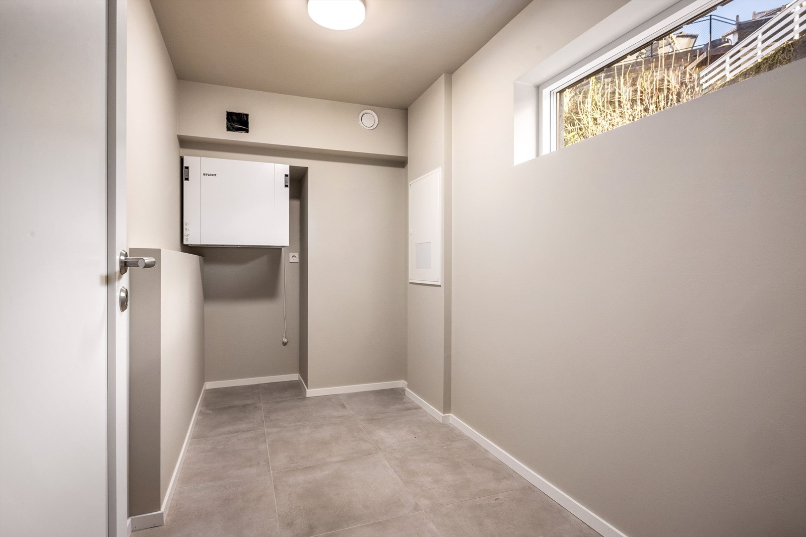 Vegg i vegg med badet finner du en praktisk bod. Galleribilde