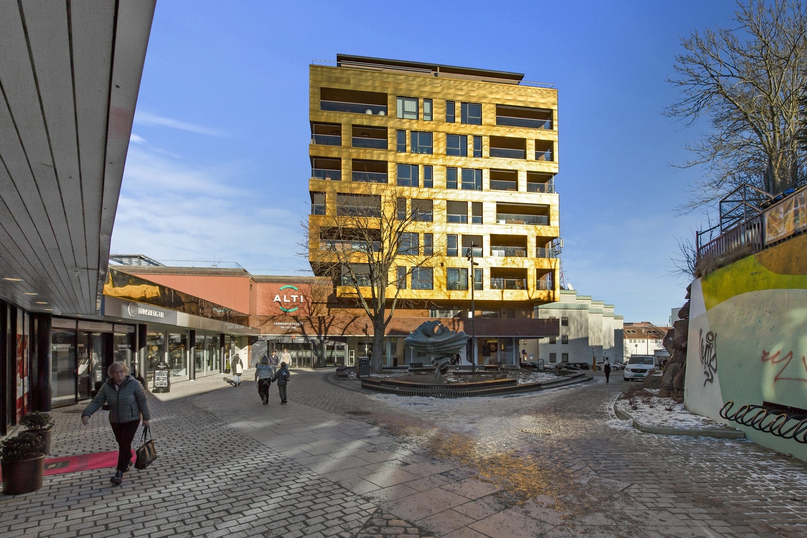 Kremmerhuset Panorama!
Stilren selveier i 4 etg. med balkong. Galleribilde