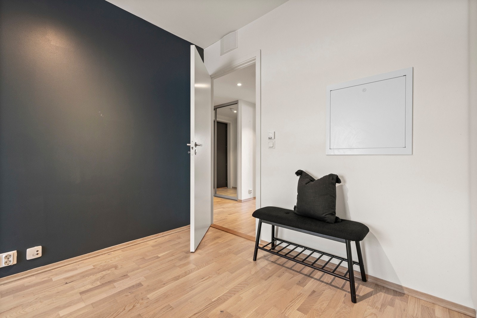 Med god plass til både dobbeltseng og annen innredning etter ønske Galleribilde