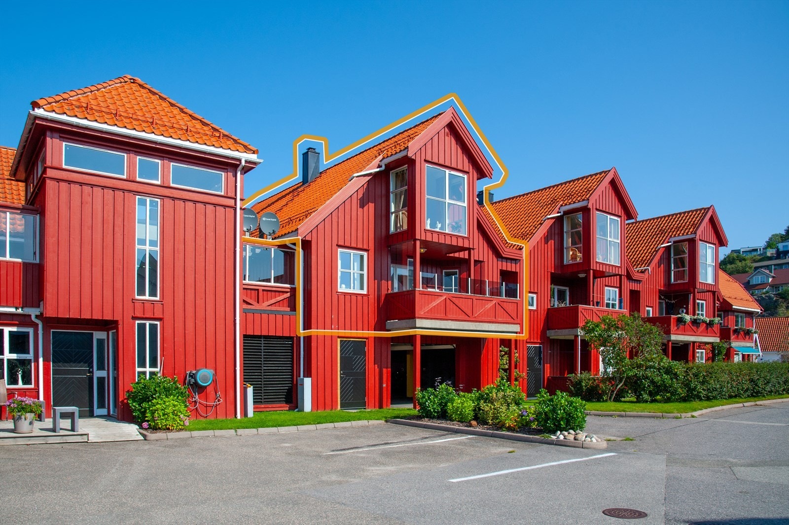 Leiligheten ligger i 2.etasje og har innredet loft. Galleribilde
