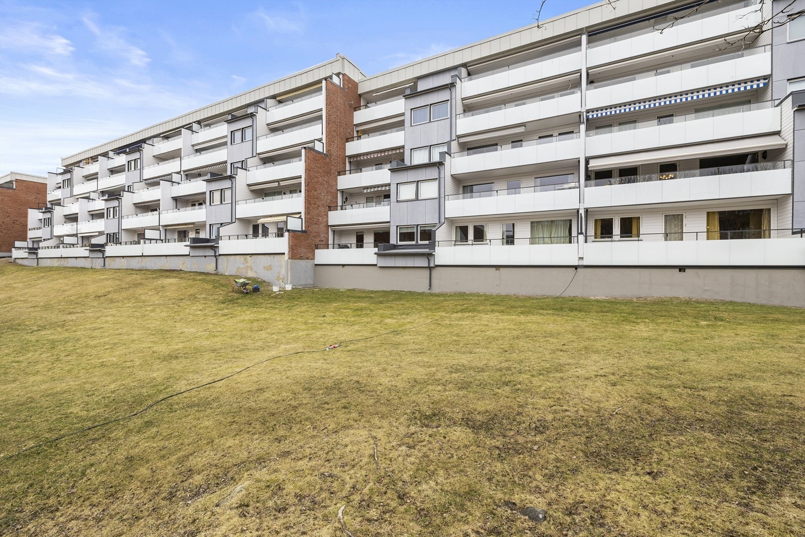 Fra Blystadlia er det også kort vei til Lillestrøm. Du kan blant annet sykle ned til Nebbursvollen friluftsbad, et flott badested med basseng, vannsklier, grøntområder og kiosk med mer. Det er også asfalterte gang- og sykkelveier i flotte omgivelser langs Galleribilde