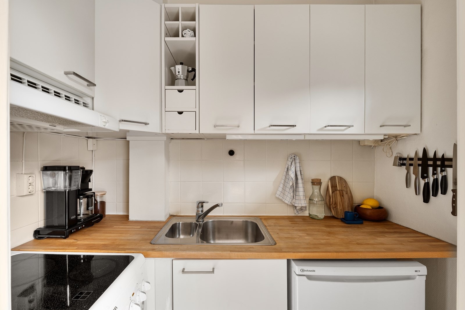 Leiligheten har en hyggelig kjøkkenavdeling med plass til det man trenger Galleribilde