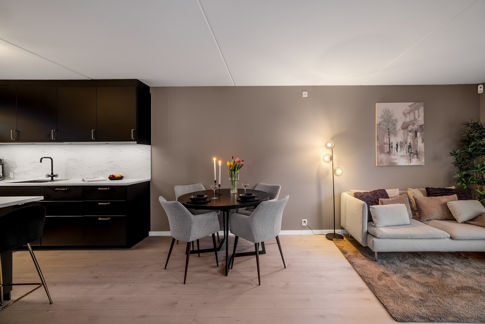 Perfekt for å samle venner og familie til hyggelige middager Galleribilde