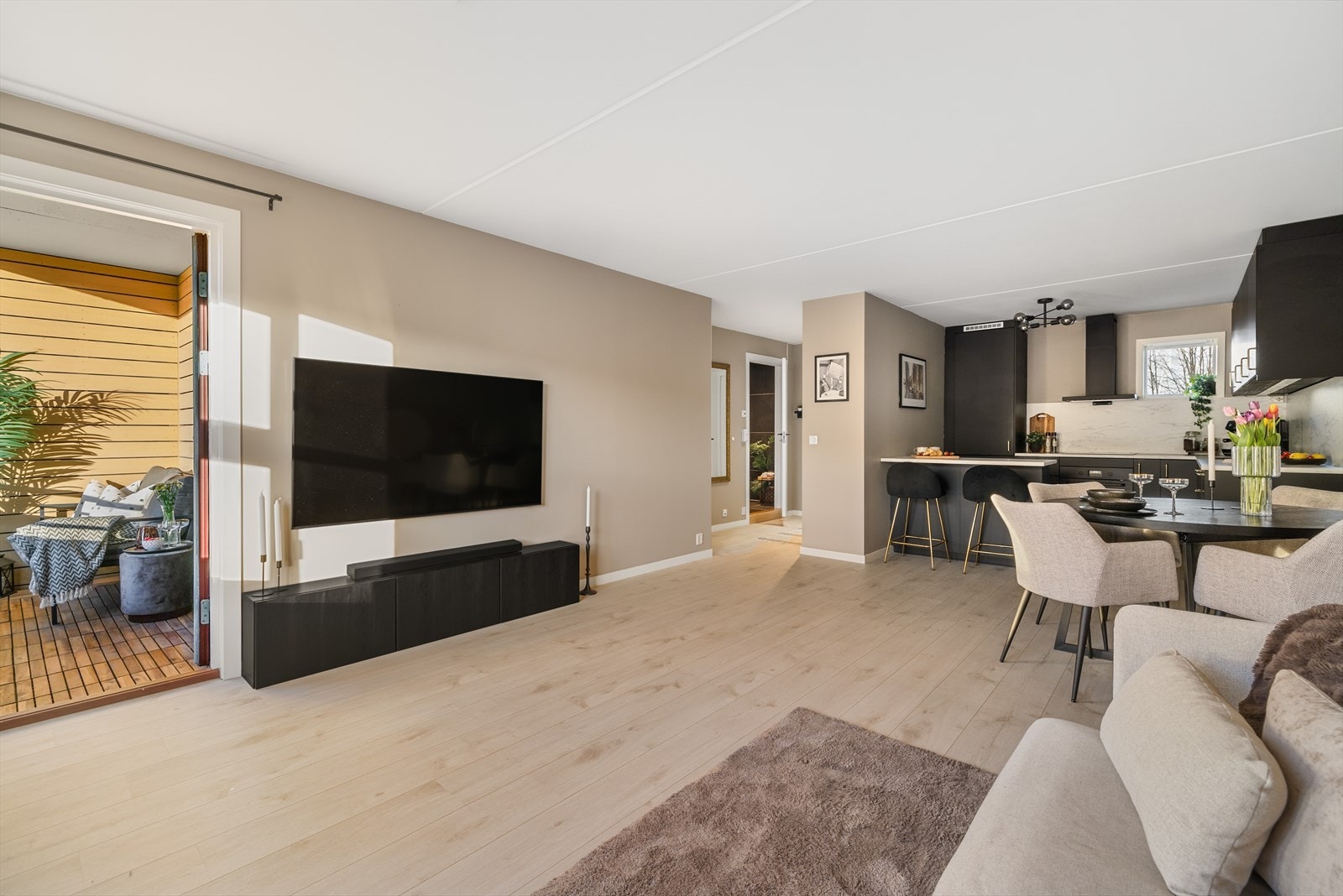 Leiligheten ligger i et meget hyggelig, stille og sentralt boligområde mellom Vålerenga, Kampen og Ensjø! Galleribilde