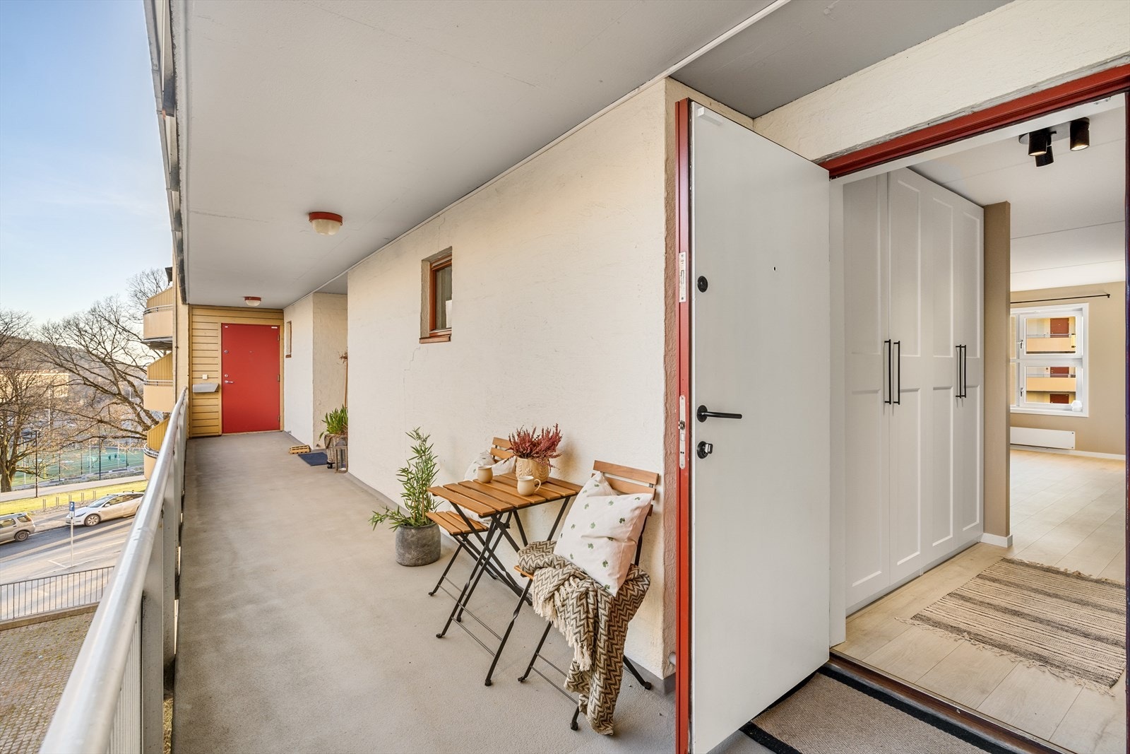 Leiligheten ligger i tredje etasje og har
heis til svalgang Galleribilde